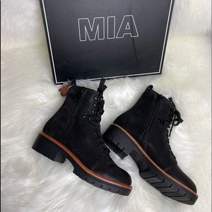 Combat boots